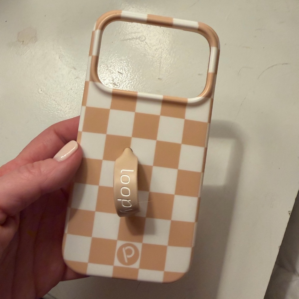 17 pro LOOPY Beige and White Checkered Phone Case- Righty